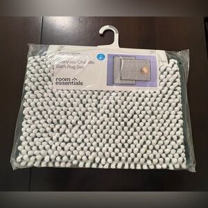 Room Essentials Everyday Chenille Bath Rug Set. 2 bath rugs. 17 X 24 inches. NWT